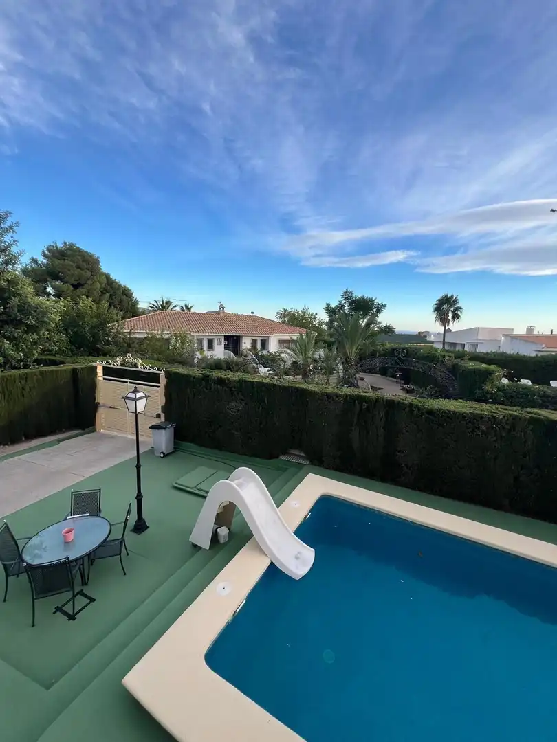 Vista exterior de Casa o xalet en venda en Benidorm amb Aire condicionat, Terrassa i Traster