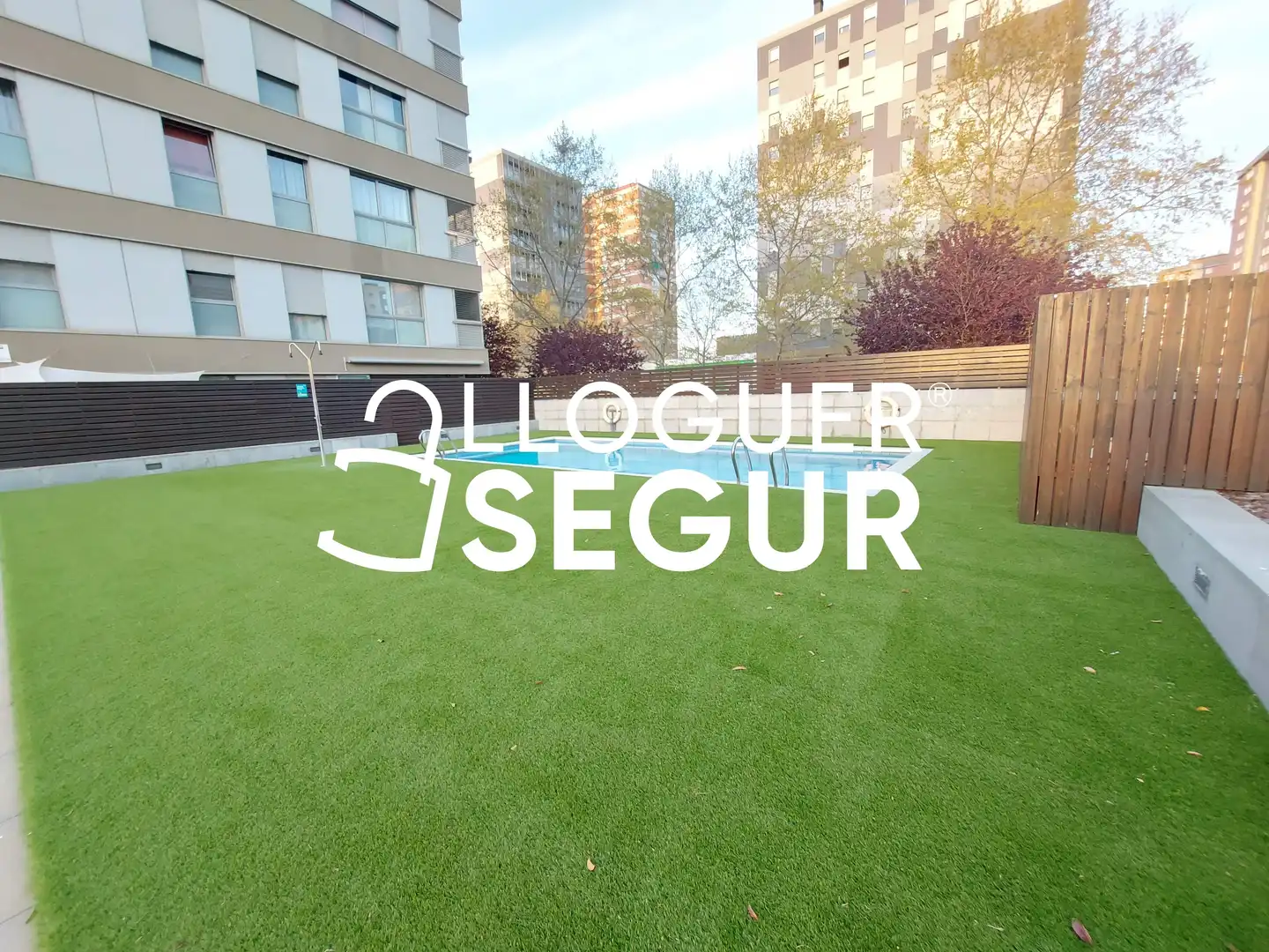 Swimming pool of Flat for rent in Terrassa  with Air Conditioner and Heating