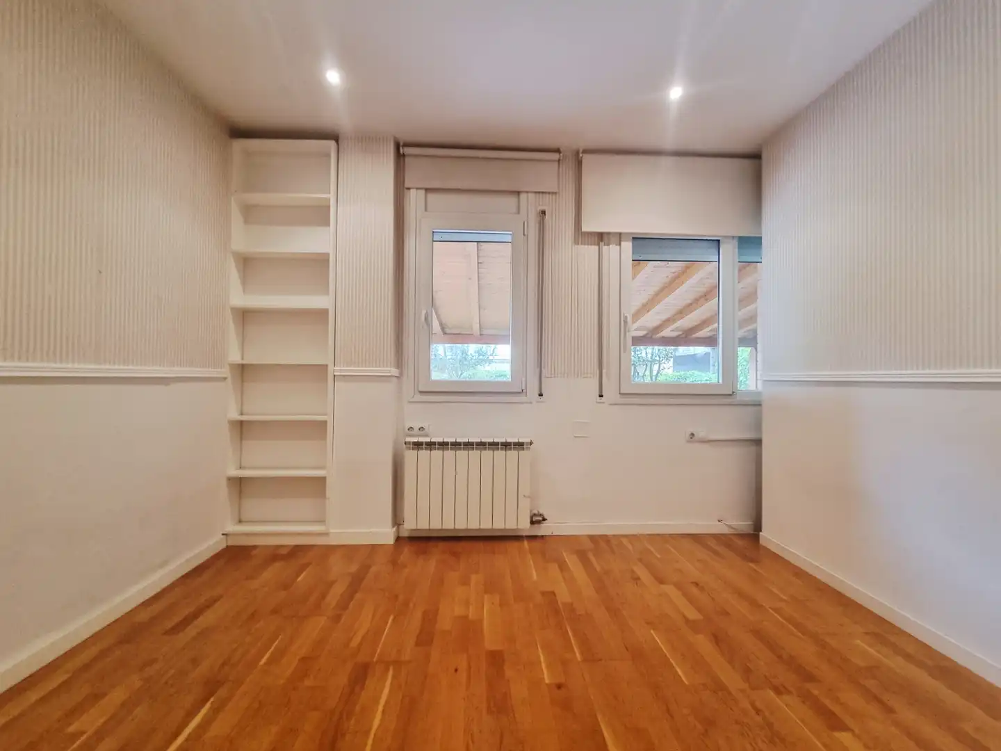 Sala de estar de Piso en venta en Girona con Aire acondicionado, Calefacción y Jardín privado