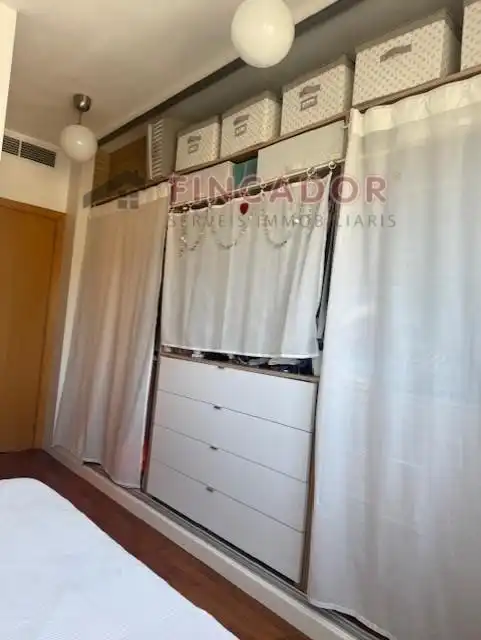 Habitación de Casa adosada en venta en Barcelona con Aire acondicionado, Calefacción y Parquet