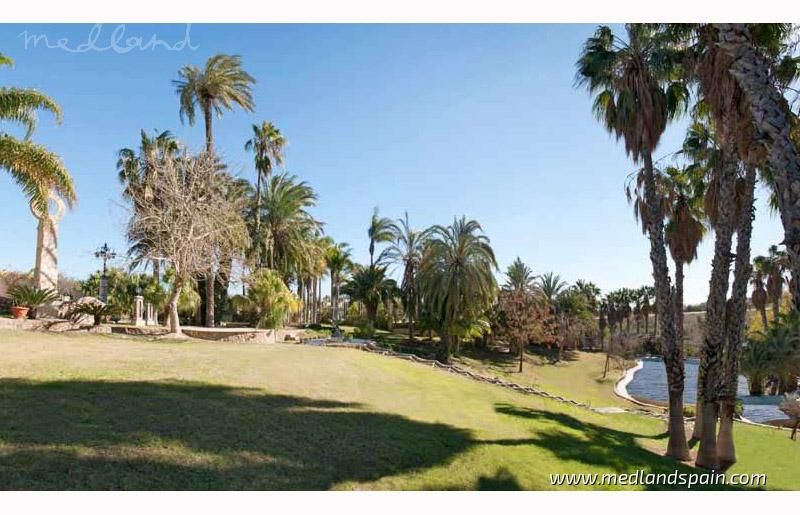 Jardí de Casa o xalet en venda en Orihuela amb Aire condicionat, Calefacció i Traster