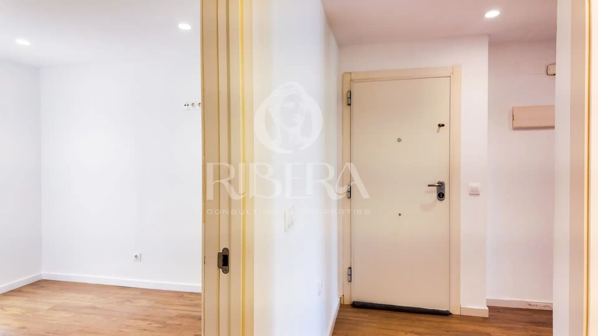 Bedroom of Flat for rent in Valencia  with Air Conditioner, Terrace and Pets allowed
