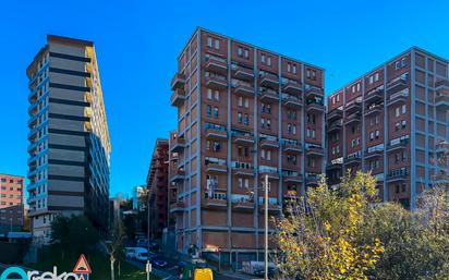 Vista exterior de Dúplex en venda en Bilbao  amb Calefacció, Terrassa i Moblat