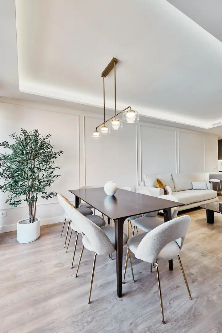 Menjador de Apartament en venda en Madrid amb Calefacció, Terrassa i Moblat