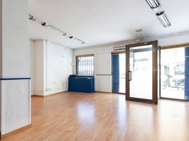 Locale commerciale in affitto a CALLE PONENT 2