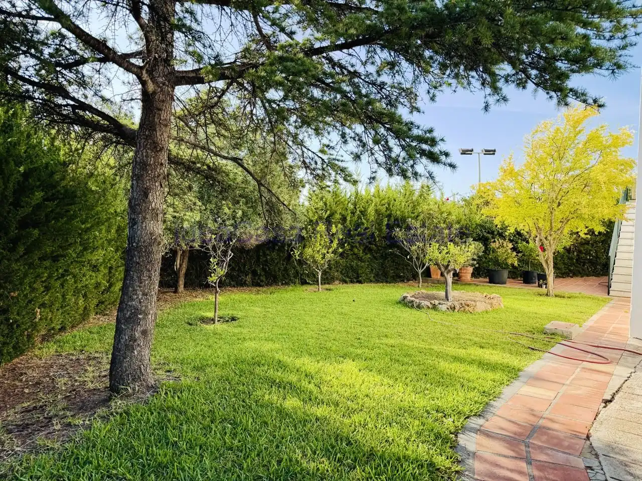 Casa pareada con piscina en venta en Urbanización La Casita Colorada