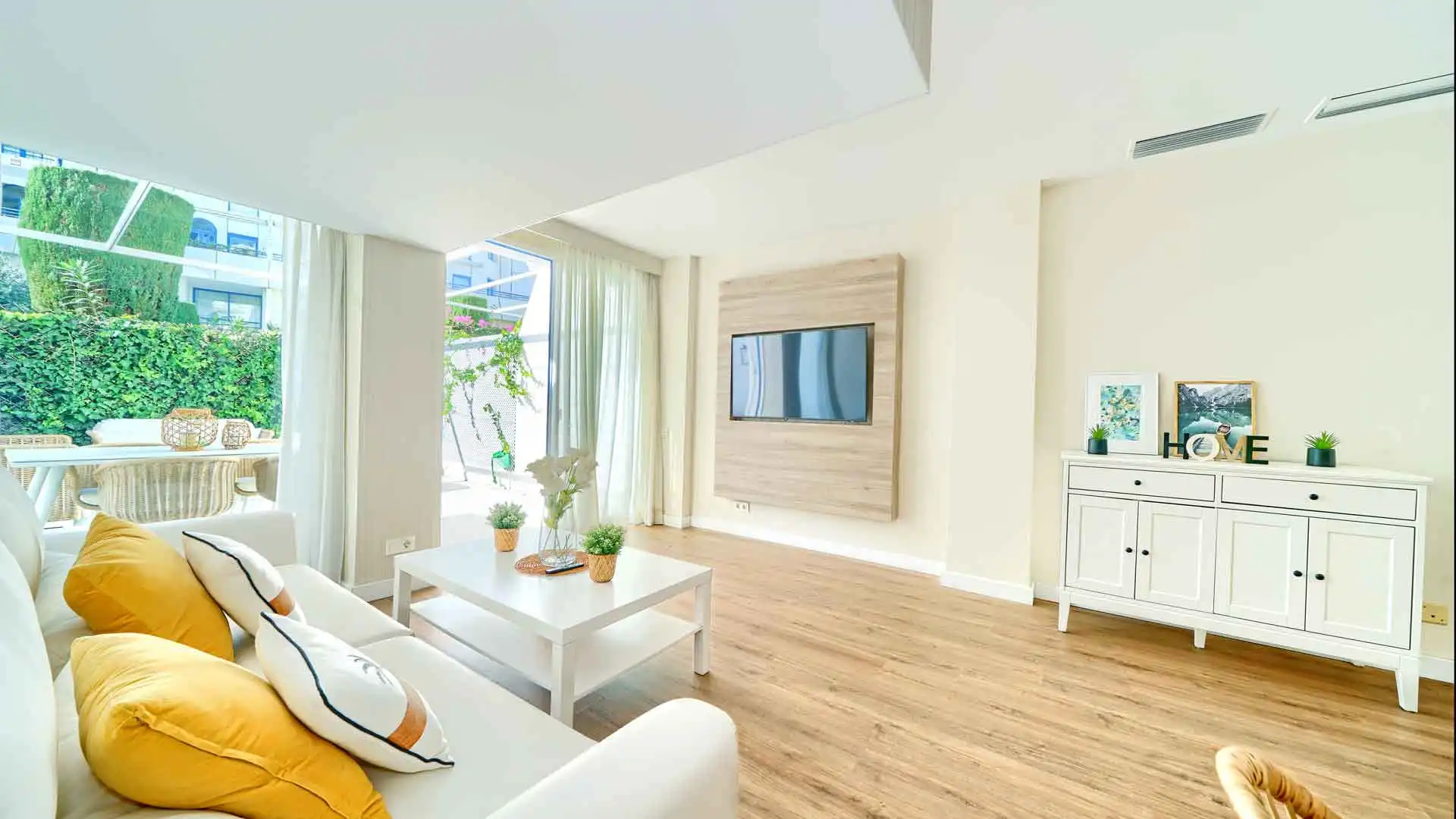 Sala de estar de Planta baja en venta en Marbella con Aire acondicionado, Terraza y Trastero