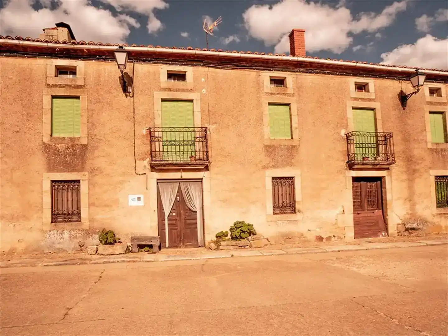 Vista exterior de Casa adosada en venda en El Royo   amb Moblat i Balcó