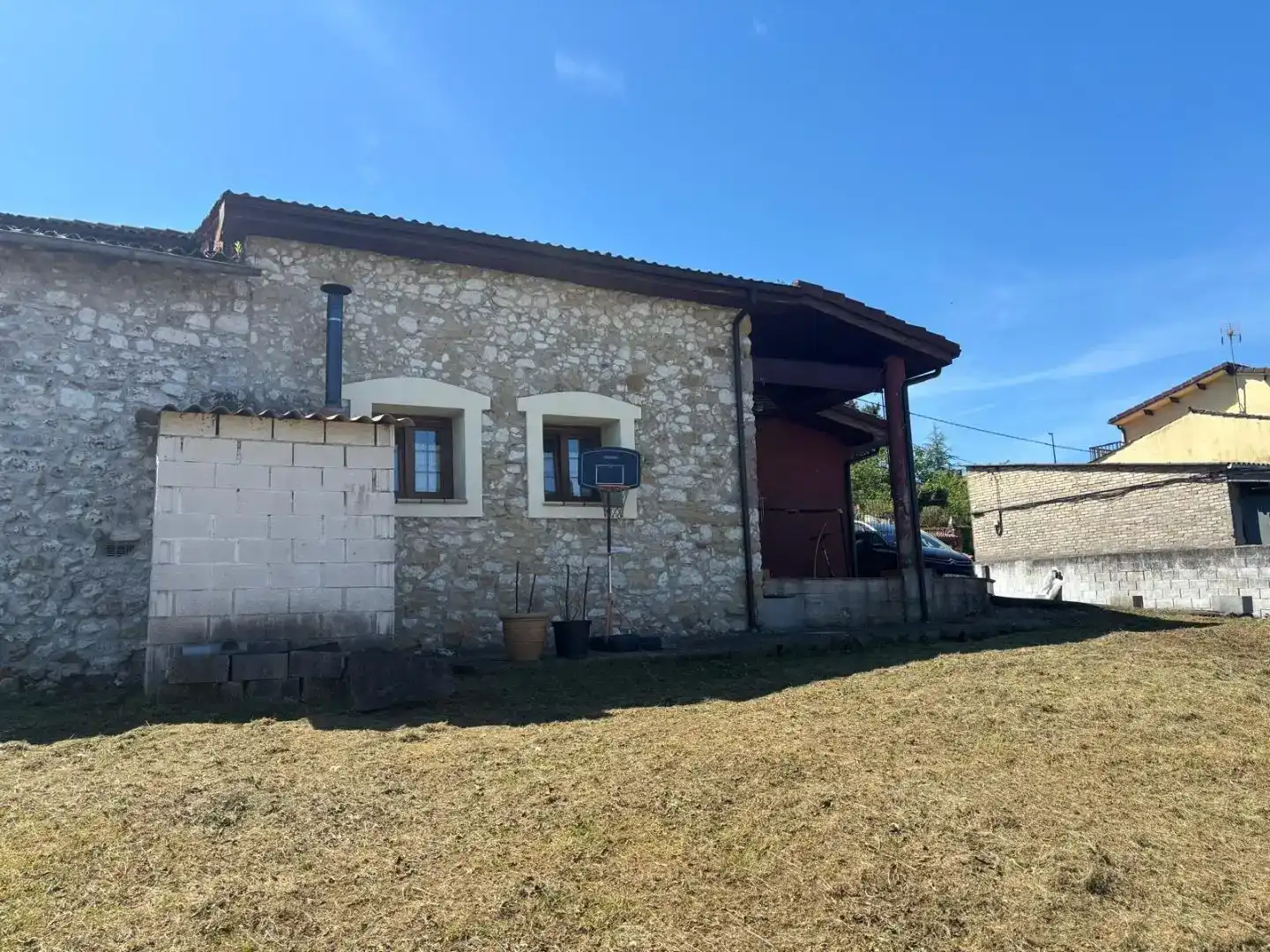 Vista exterior de Pis en venda en Siero amb Jardí privat i Traster