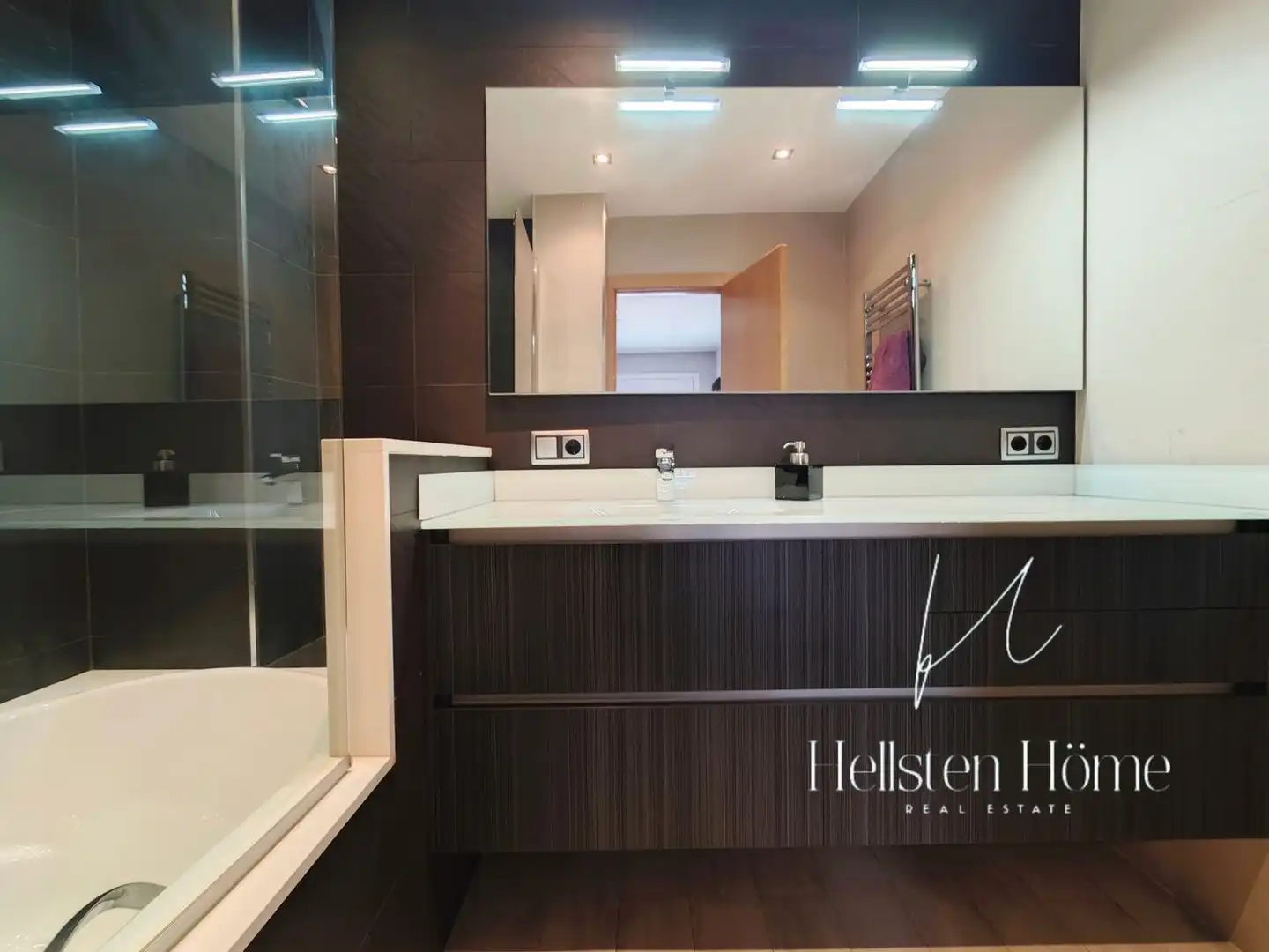 Baño de Piso de alquiler en Barcelona con Aire acondicionado y Terraza