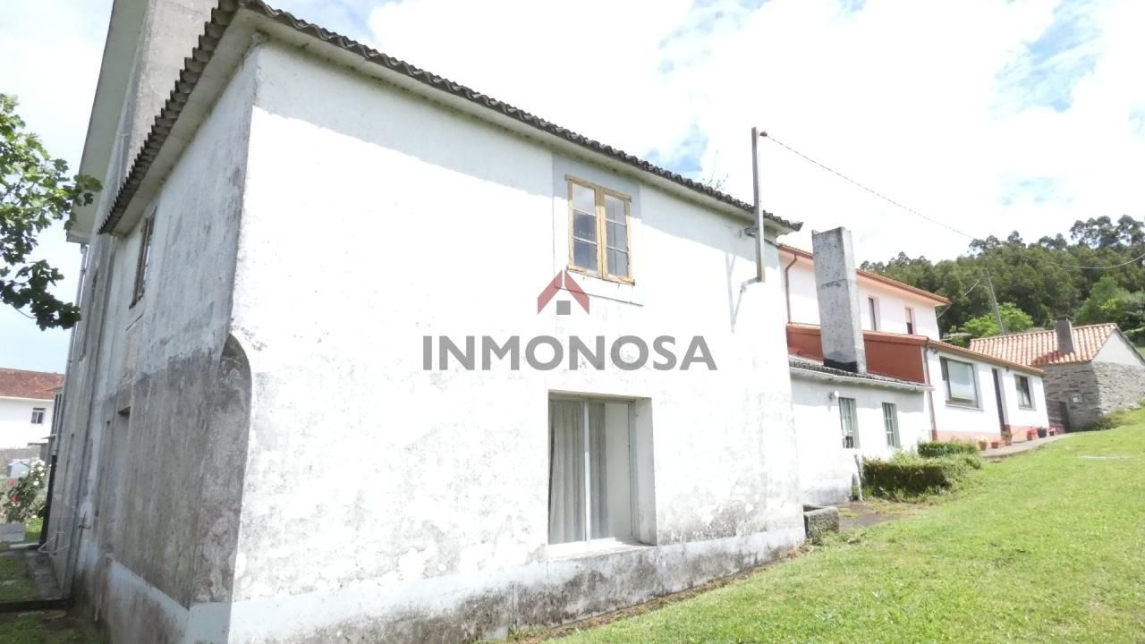 Vista exterior de Casa adosada en venda en Valdoviño amb Jardí privat