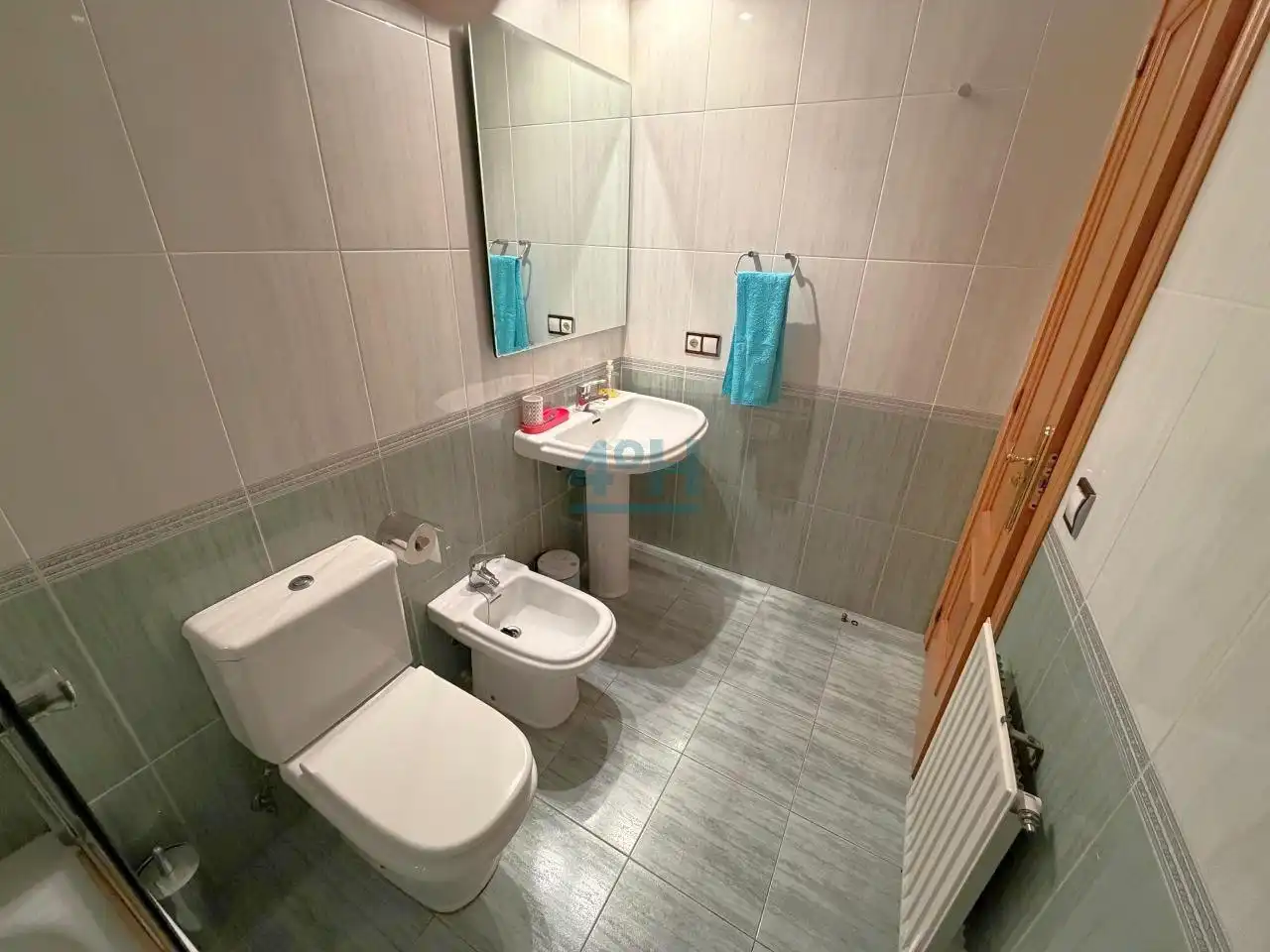 Baño de Apartamento en venta en O Grove   con Calefacción, Terraza y Amueblado