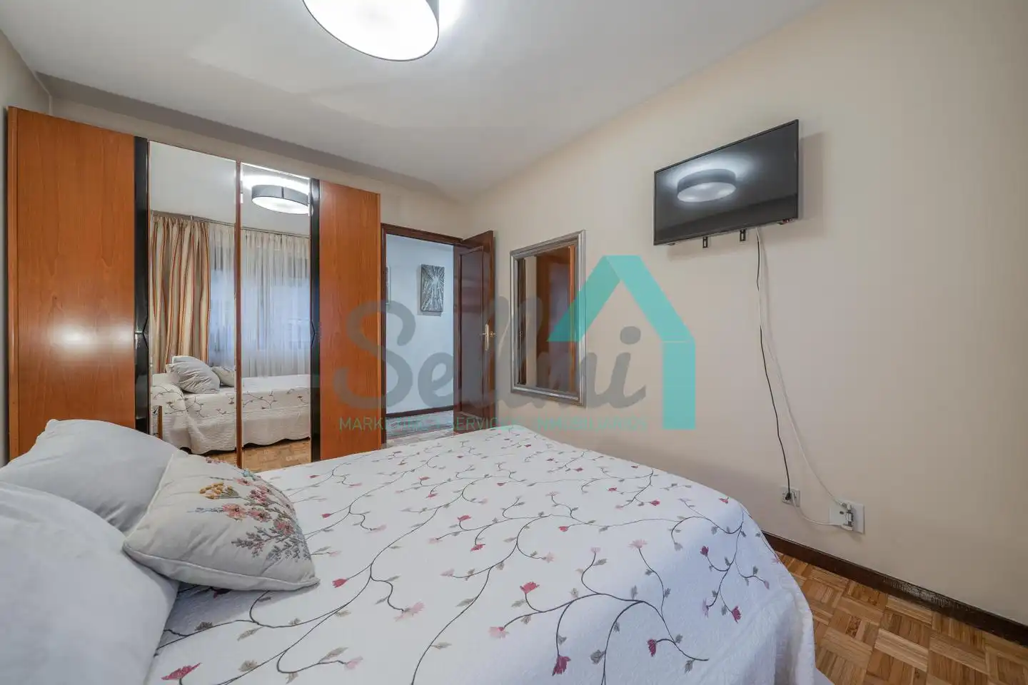 Habitación de Planta baja de alquiler en Oviedo  con Calefacción, Parquet y Amueblado
