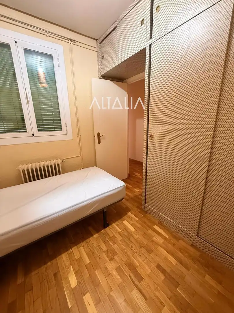 Bedroom of Flat for rent in Cuenca  with Heating, Terrace and Storage room
