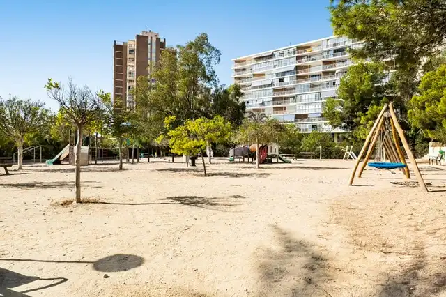 Vista exterior de Pis en venda en El Campello amb Terrassa, Moblat i Piscina comunitària
