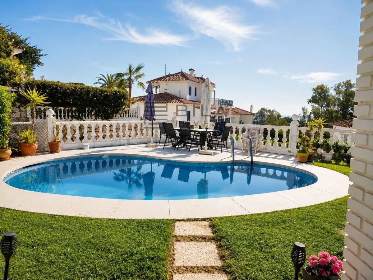 Detached house with pool for sale in Marlen, imagen 3