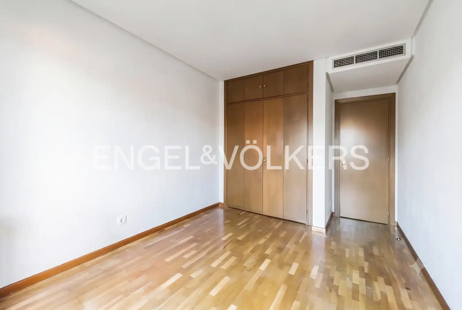 Bedroom of Flat for rent in Madrid  with Air Conditioner, Heating and Furnished