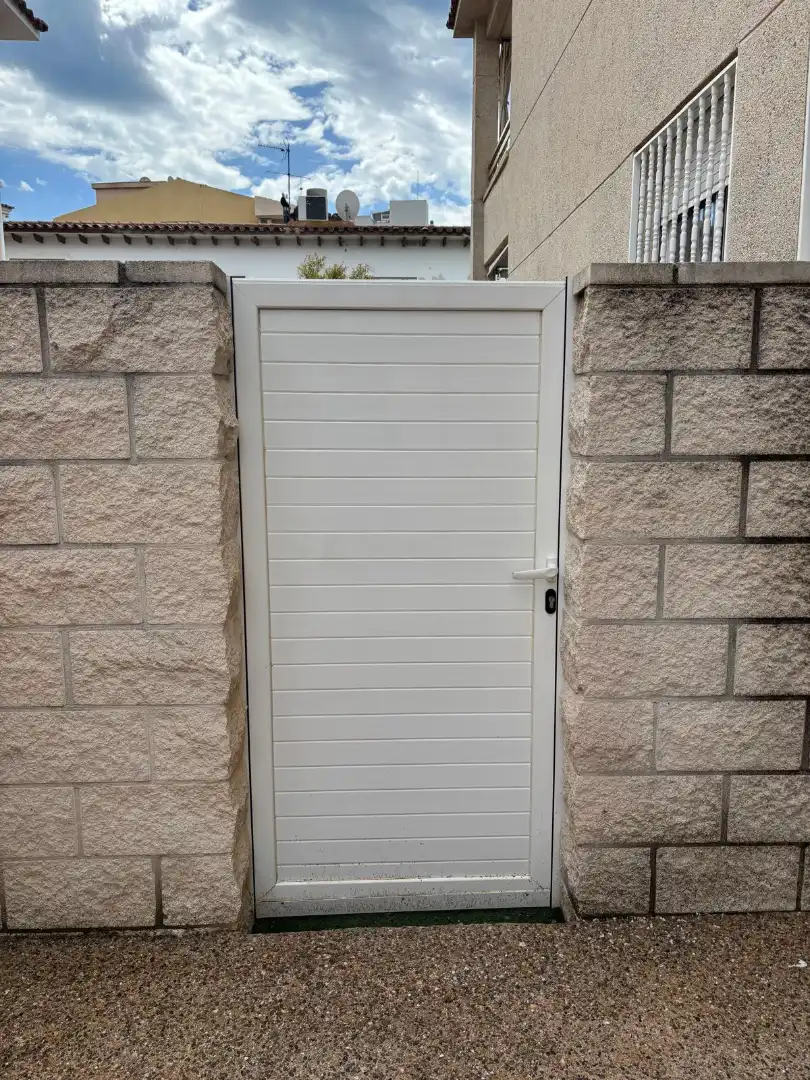Vista exterior de Planta baja en venta en Cambrils con Aire acondicionado, Jardín privado y Parquet