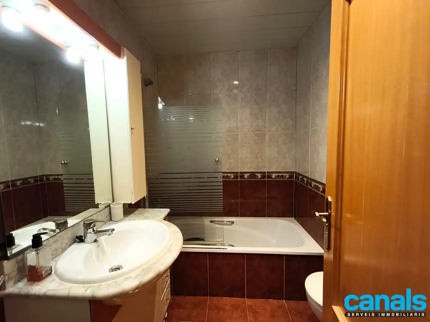 Baño de Piso en venta en Cerdanyola del Vallès con Aire acondicionado, Calefacción y Parquet