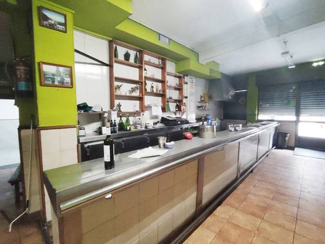 Local comercial en Venta en Calle Ramón y Cajal, 62 en Ceares