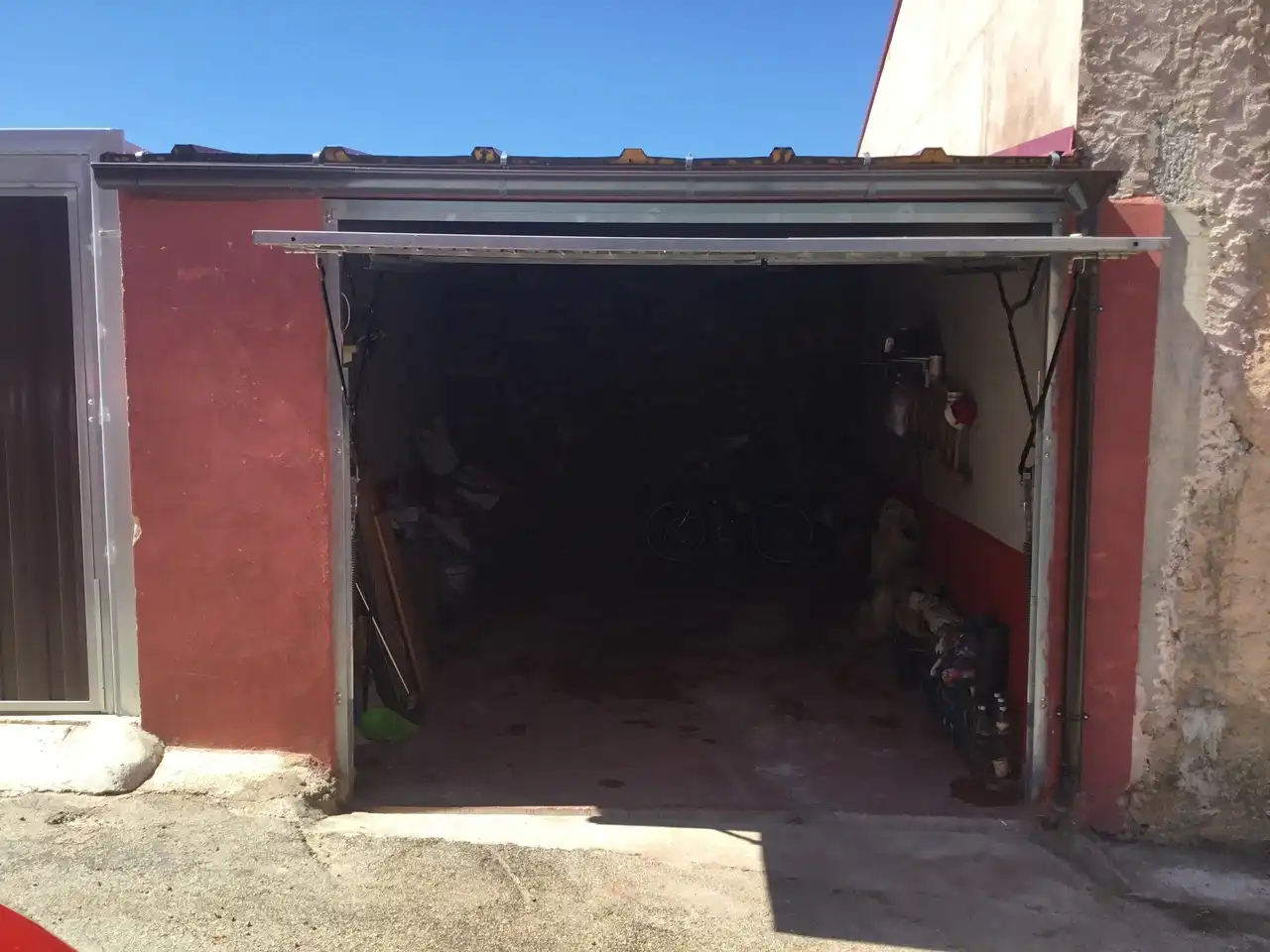 Aparcament de Casa adosada en venda en Villamayor de los Montes amb Calefacció, Parquet i Moblat