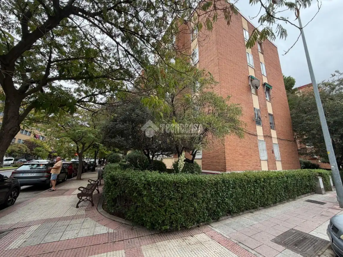 Piso con ascensor en venta en Av. de la Constitución