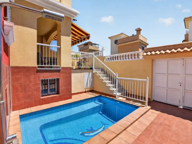 Casa aparellada amb terrassa en venda a Nueva Torrevieja - Aguas Nuevas, imagen 5