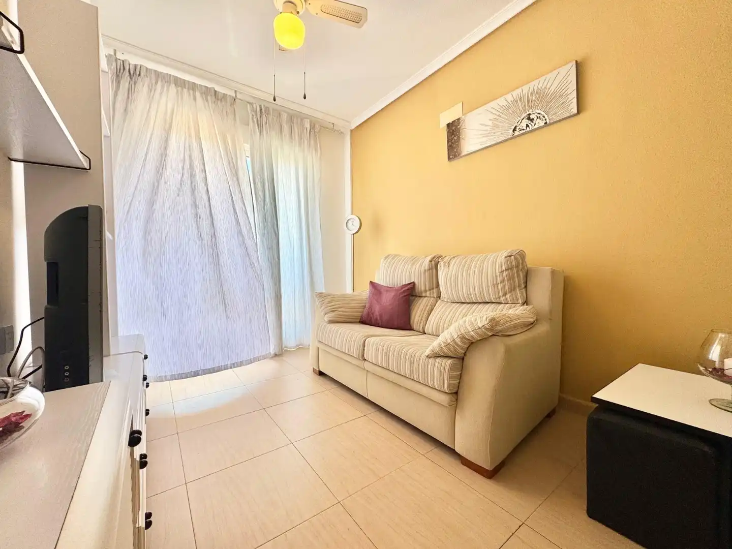 Sala de estar de Apartamento de alquiler en Torrevieja con Aire acondicionado, Calefacción y Amueblado