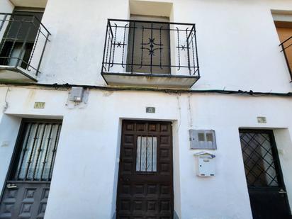 Vista exterior de Casa adosada en venda en El Casar amb Calefacció i Jardí privat