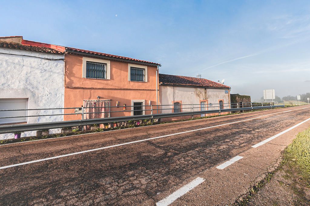 Exterior view of Planta baja for sale in Conquista de la Sierra