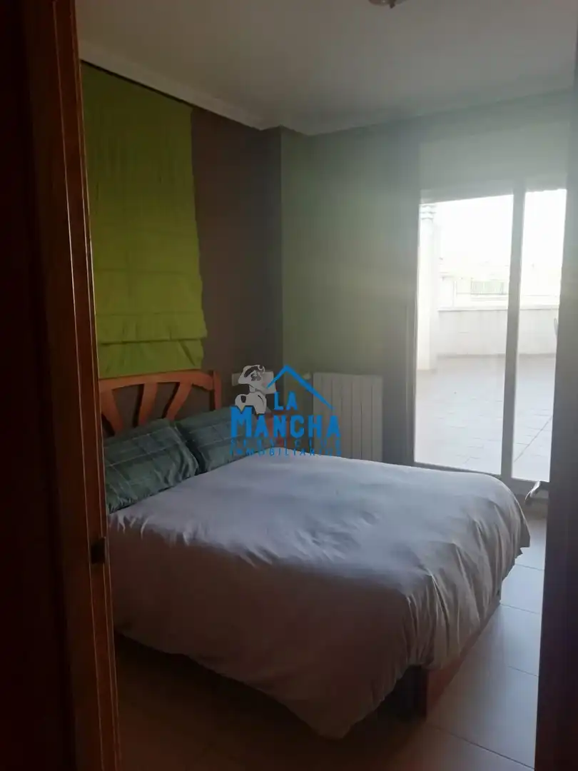 Schlafzimmer von Dachboden zum Verkauf in Albacete mit Klimaanlage, Heizung und Terrasse