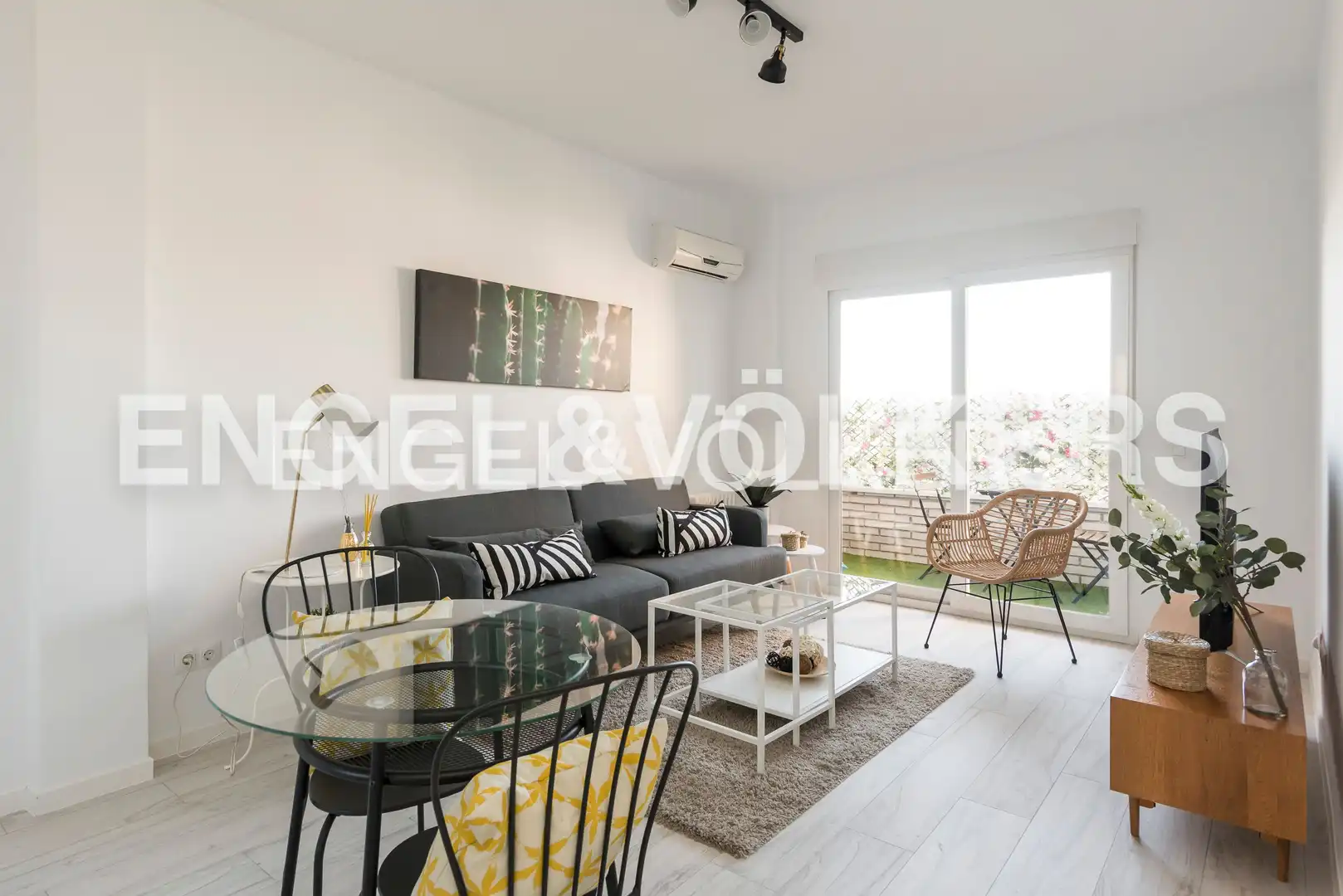Sala de estar de Piso de alquiler en Madrid con Aire acondicionado, Calefacción y Terraza