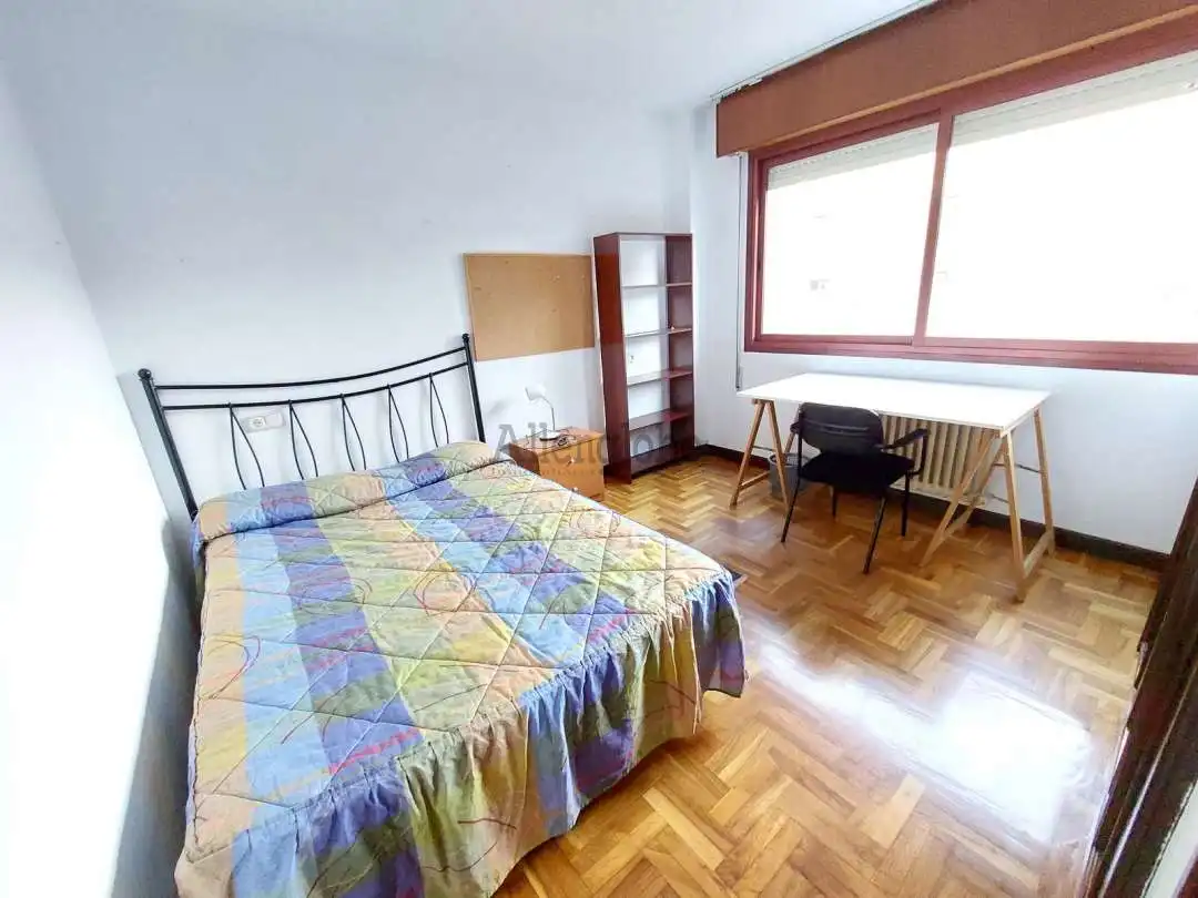 Bedroom of Flat for rent in Oviedo   with Heating