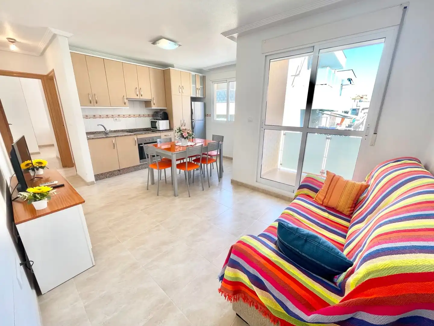 Cuina de Apartament de lloguer en Los Alcázares amb Aire condicionat, Moblat i Rentadora