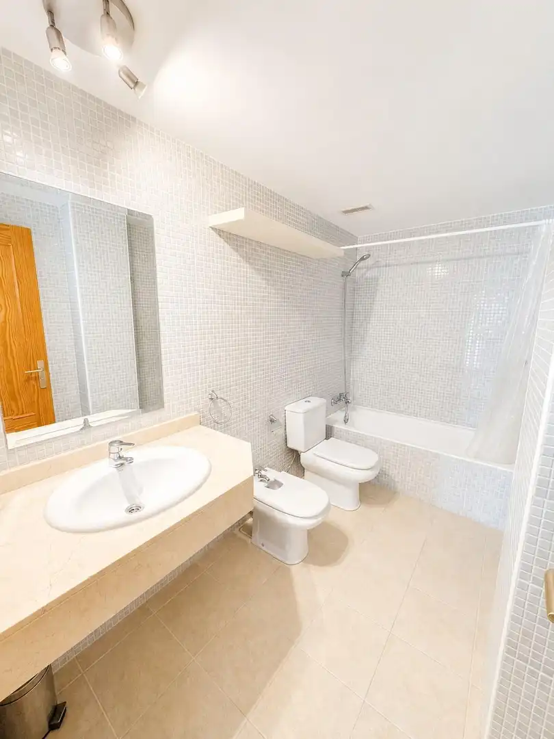 Bany de Apartament de lloguer en  Palma de Mallorca amb Aire condicionat, Calefacció i Terrassa