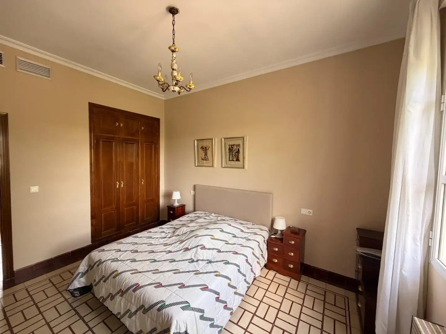 Habitación de Piso de alquiler en Sevilla con Aire acondicionado, Calefacción y Amueblado