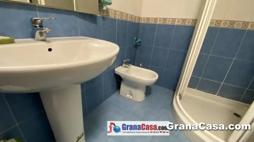 Bathroom of Attic for rent in Granada  with Air Conditioner, Heating and Terrace