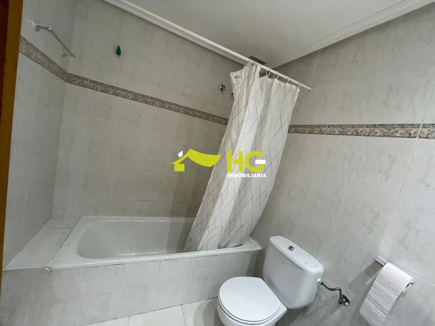 Baño de Piso para compartir en Villaviciosa de Odón con Aire acondicionado y Calefacción