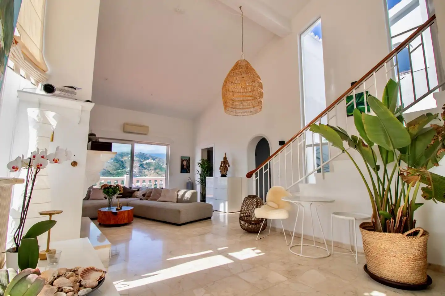 Sala de estar de Casa o chalet en venta en Almuñécar con Aire acondicionado, Terraza y Trastero