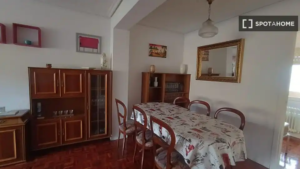 Habitació a Mendebaldea - Ermitagaña