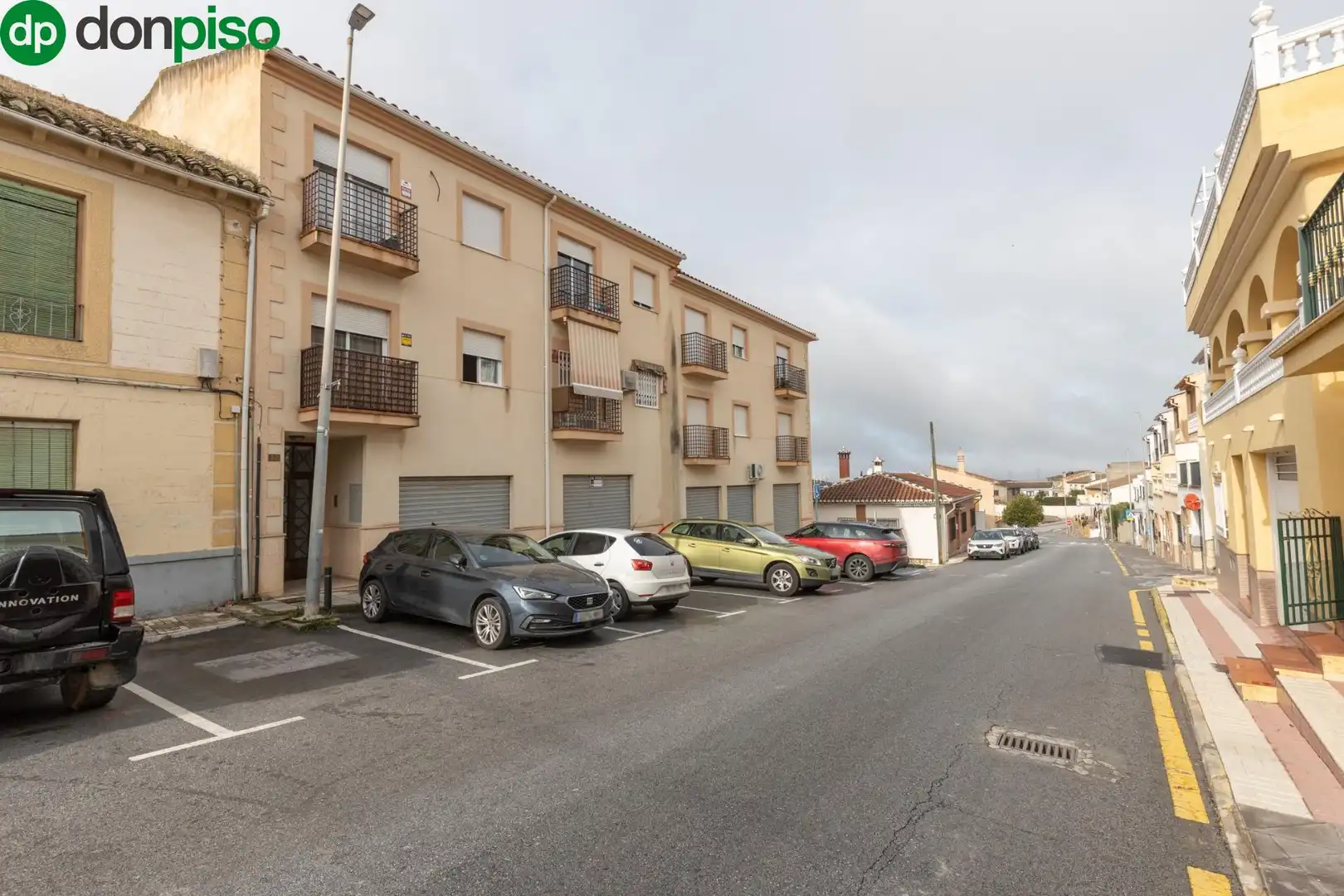 Außenansicht von Wohnung zum Verkauf in Güevéjar mit Balkon