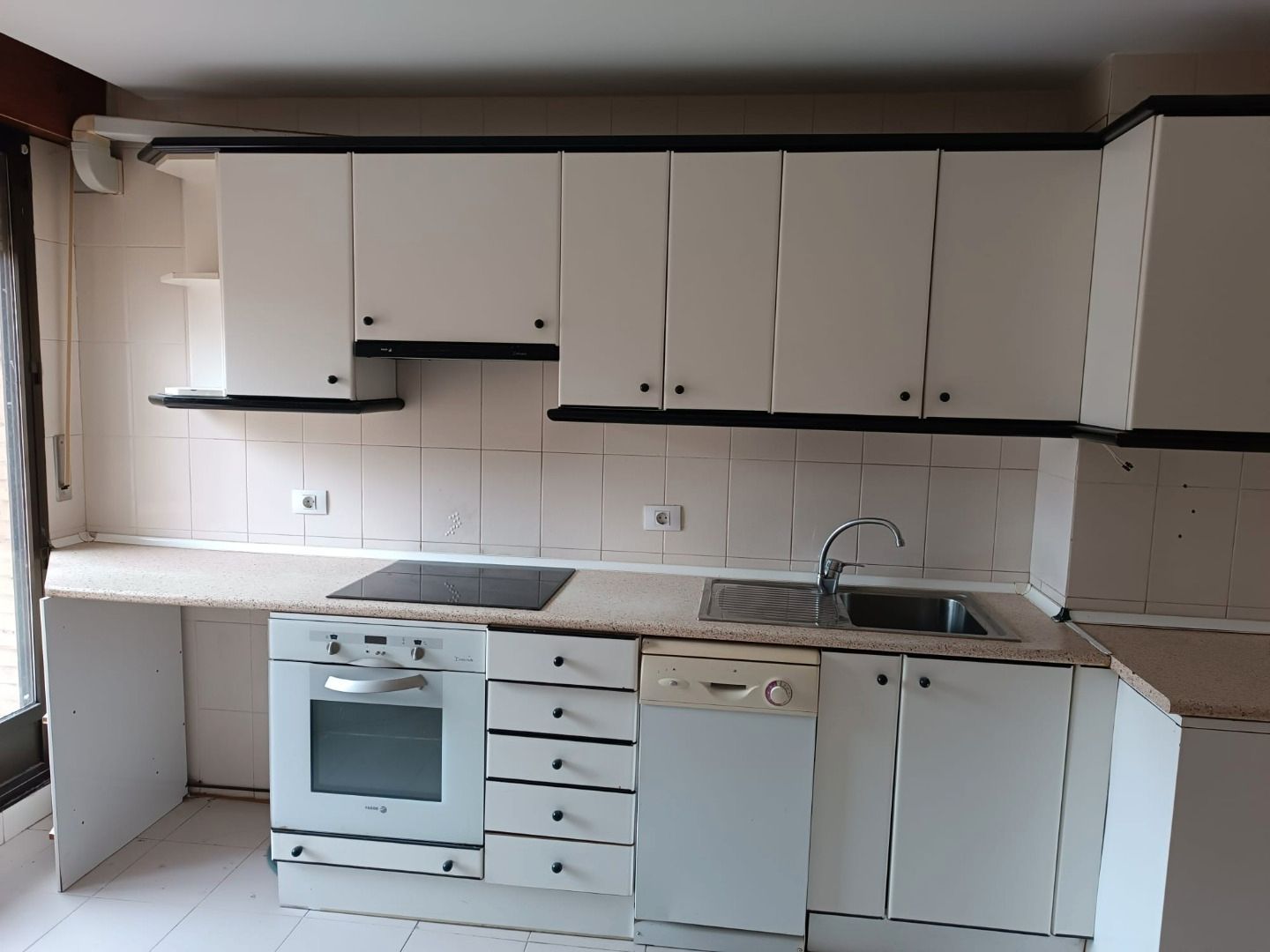 Kitchen of Flat for sale in Pradoluengo  with Parquet flooring and Terrace