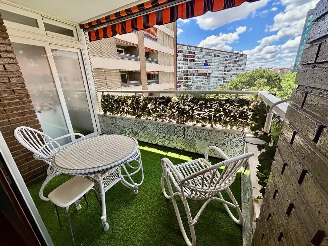 Terrassa de Pis de lloguer en Madrid amb Aire condicionat, Calefacció i Jardí privat
