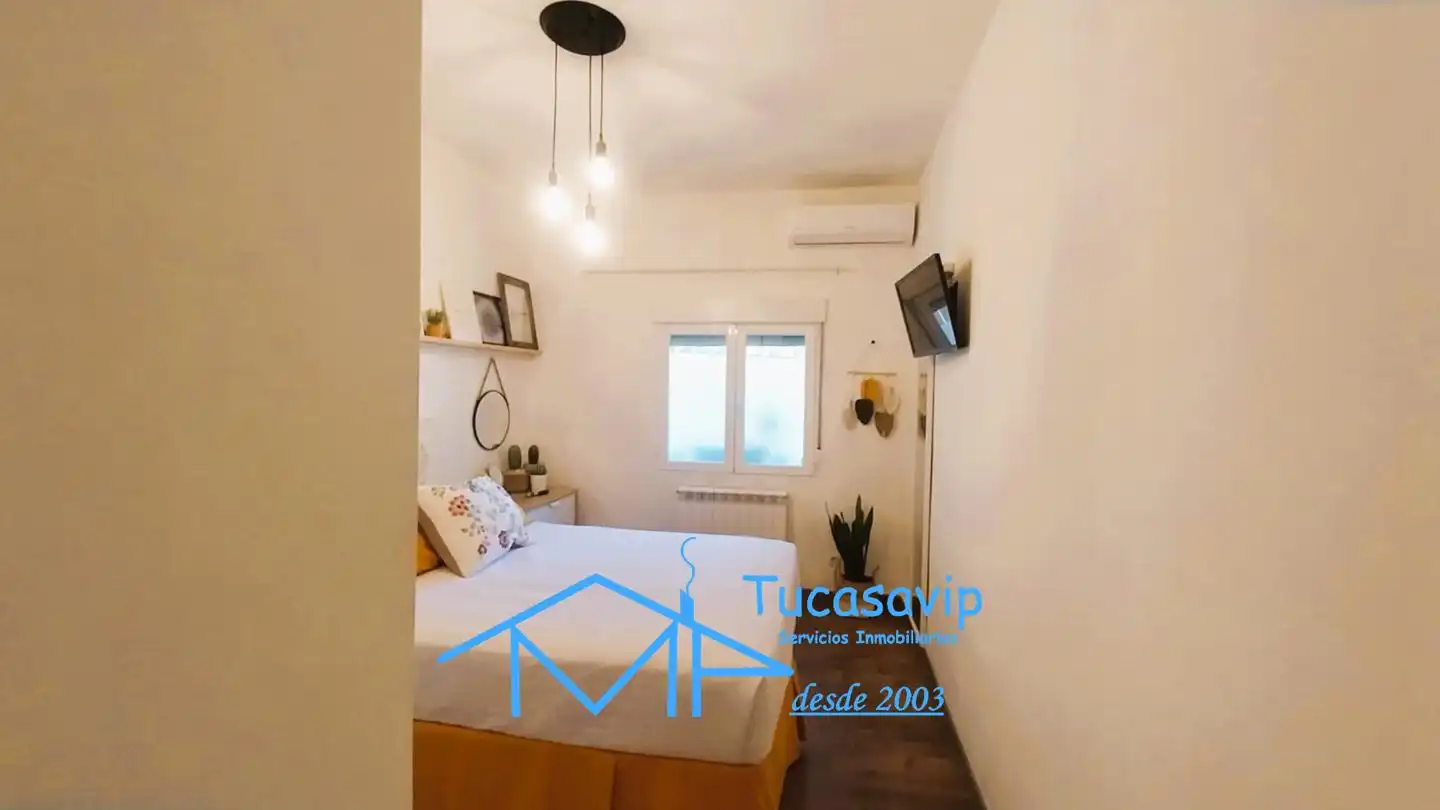 Habitación de Planta baja en venta en La Adrada 