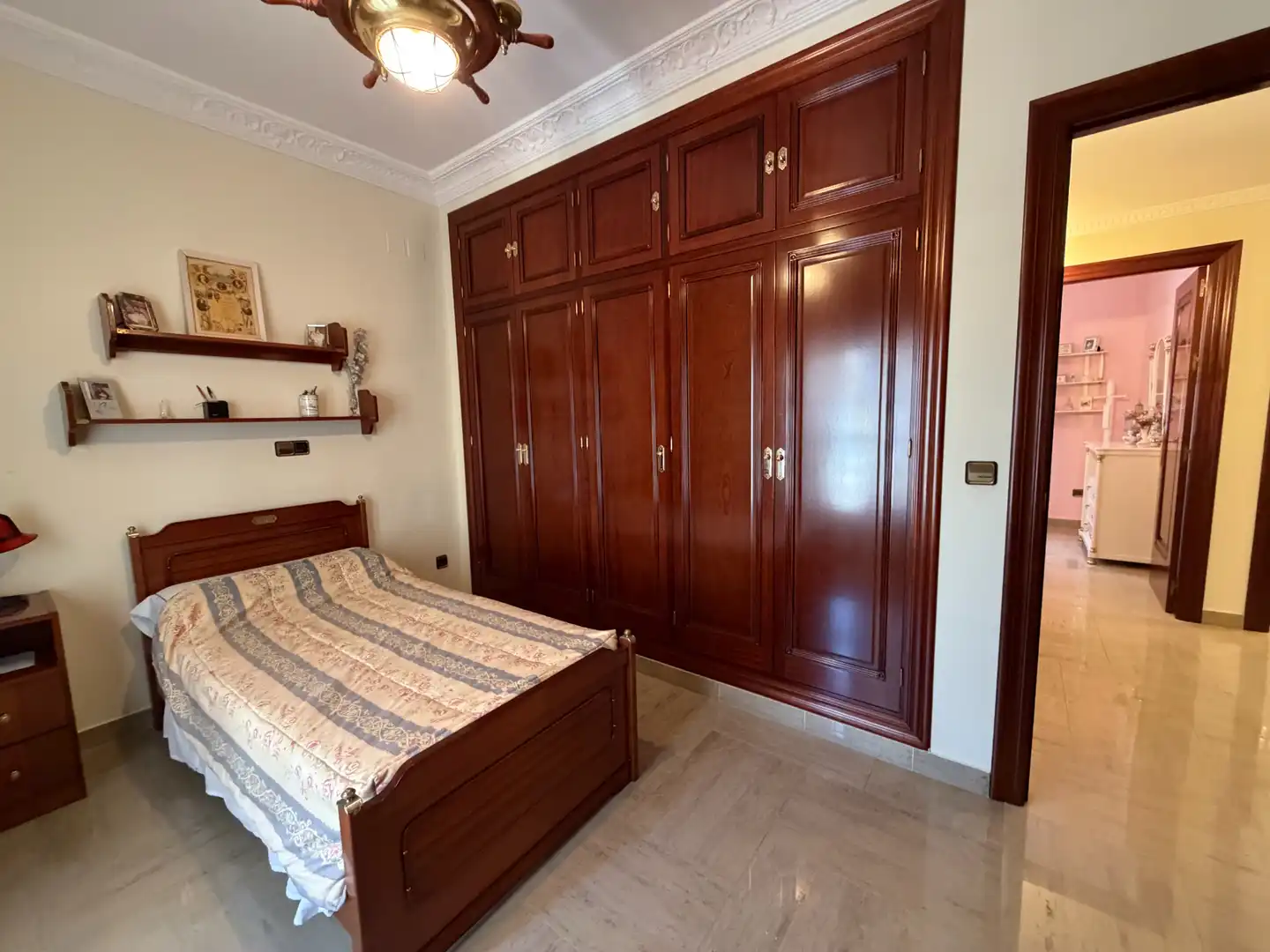 Dormitori de Casa o xalet en venda en Bormujos amb Aire condicionat, Jardí privat i Terrassa