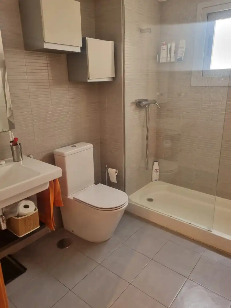 Badezimmer von Wohnung zur Miete in Armilla mit Klimaanlage, Heizung und Parkett