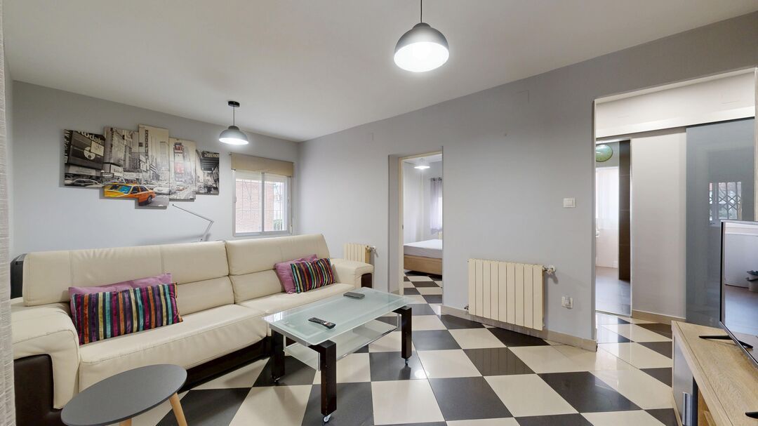 Flat to rent in Calle de San Claudio, Palomeras Sureste