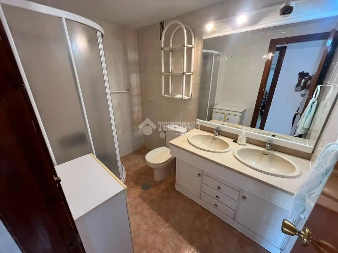Bany de Pis en venda en Marbella amb Terrassa i Balcó