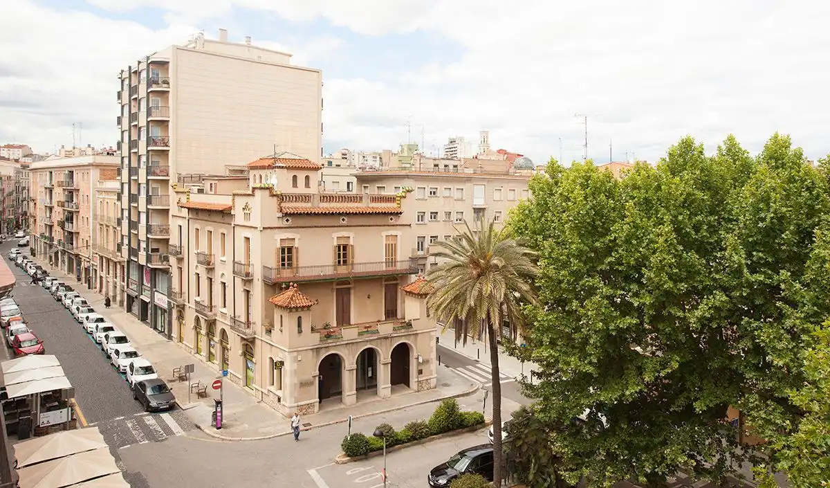 Vista exterior de Oficina de alquiler en Figueres