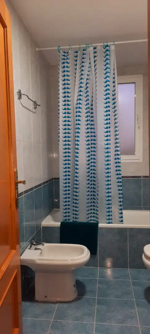 Badezimmer von Einfamilien-Reihenhaus zum Verkauf in Cubas de la Sagra mit Klimaanlage, Heizung und Privatgarten
